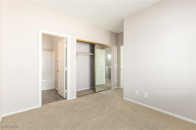 Building Photo - 1274 Willow Village Ave