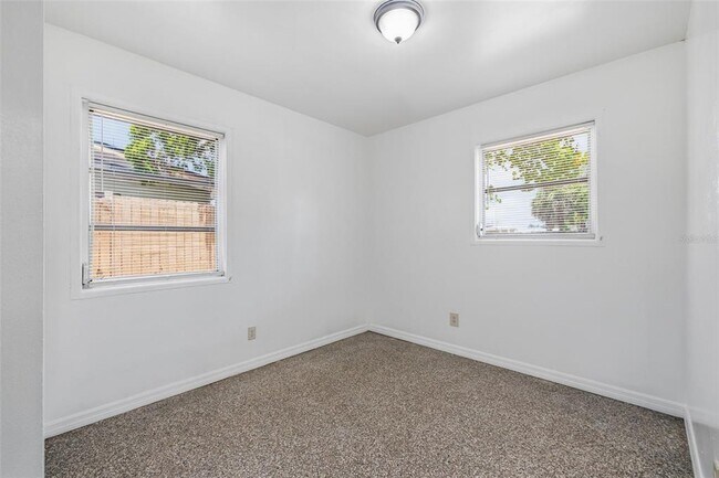 Building Photo - 6802 Larmon St