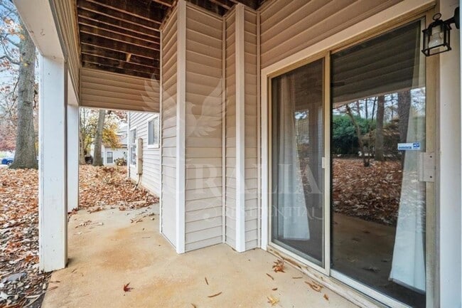 Building Photo - Sunpointe Condo #103