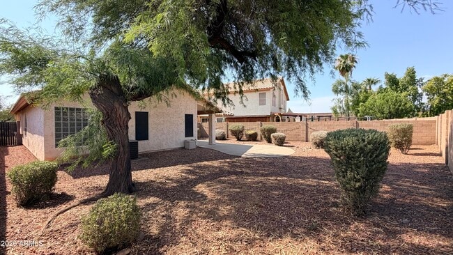 Building Photo - 1381 S Yucca Pl