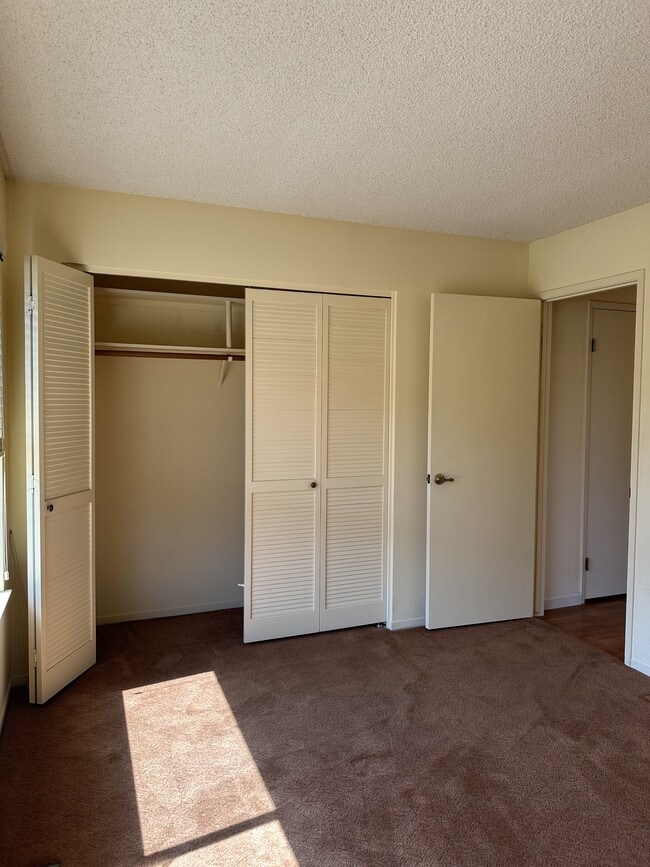Building Photo - 175 Oak Island Dr