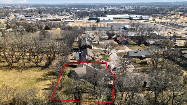 Building Photo - 1910 W 4th St S