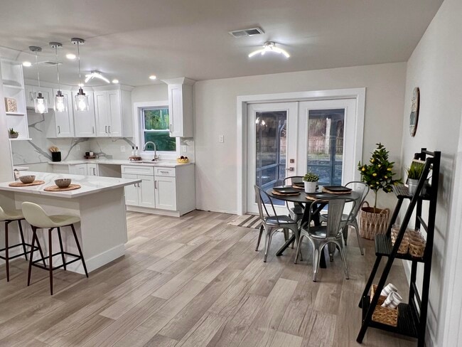 Building Photo - 3023 Sea Gate Cir