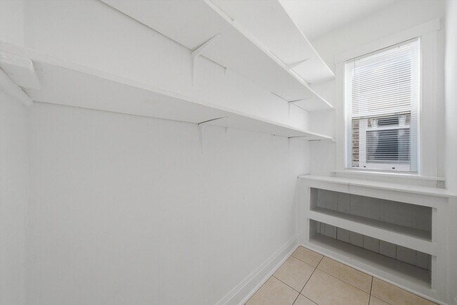 Building Photo - 3115 W 54th Pl