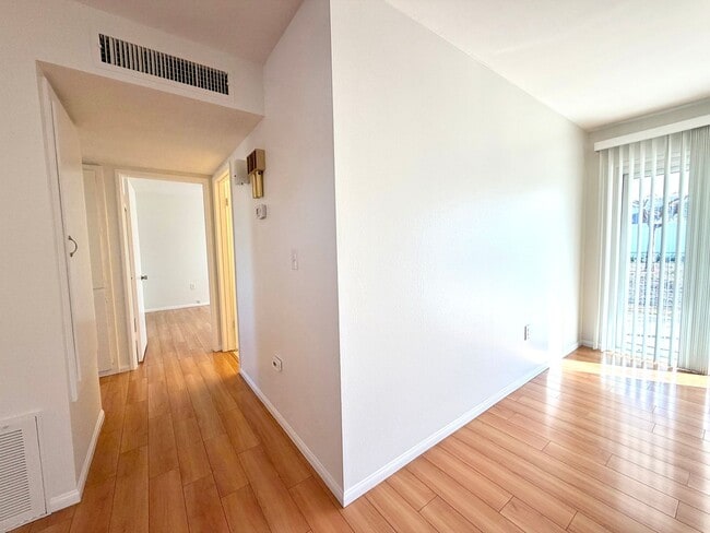 Building Photo - 55+ community-Move-in Ready 2 Bedroom 2 Bath Sun City Home!