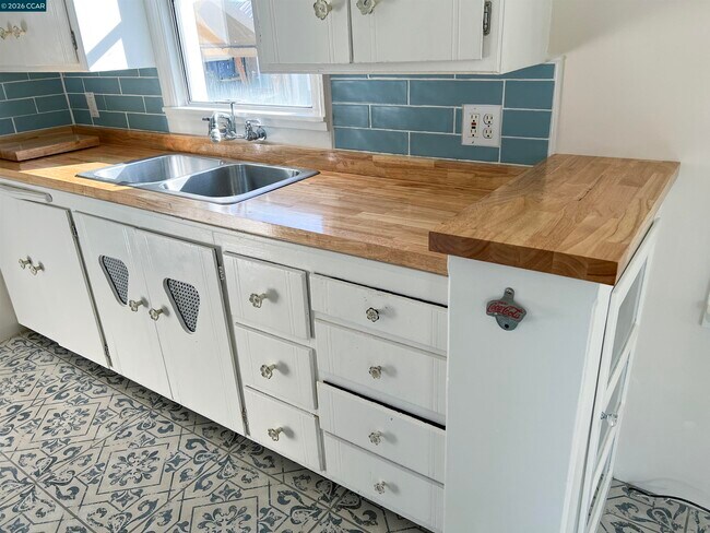 Building Photo - 192 Viewmont Ave