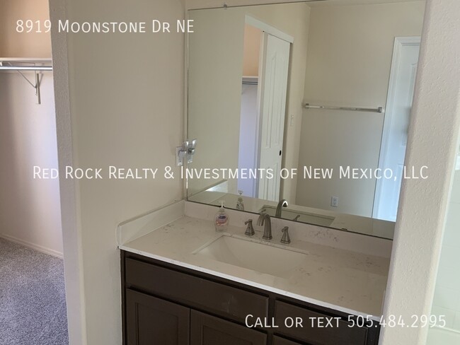 Building Photo - 3 Bedroom in La Cueva with EV Charger!!