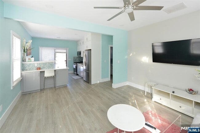 Building Photo - 117 Lake St