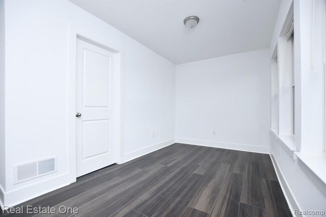 Building Photo - 2904 Zana Dr