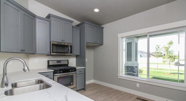 Building Photo - Elisha