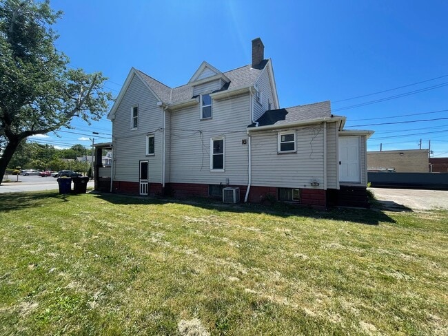 Building Photo - 4 bedroom home ready now!