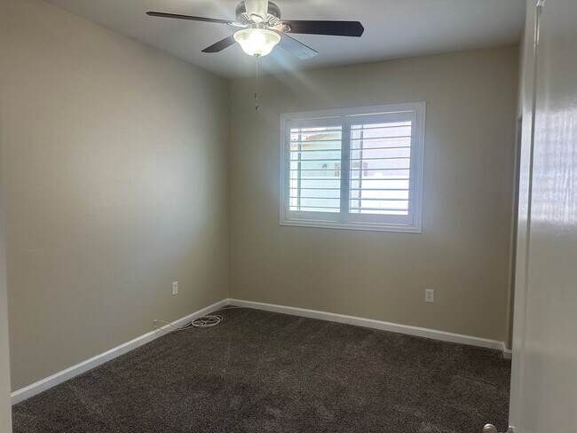 Building Photo - Single Story cul-de-sac 3Beds/2Bath Home i...