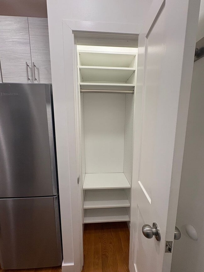 Building Photo - CHELSEA/BOSTON LUXURY STUDIO, FULLY FURNISHED, STEPS TO "T" AND COMMUTER RAIL!