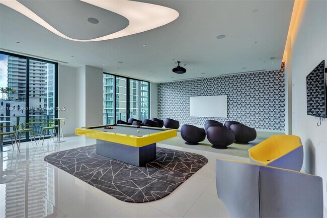 Building Photo - 501 NE 31st St