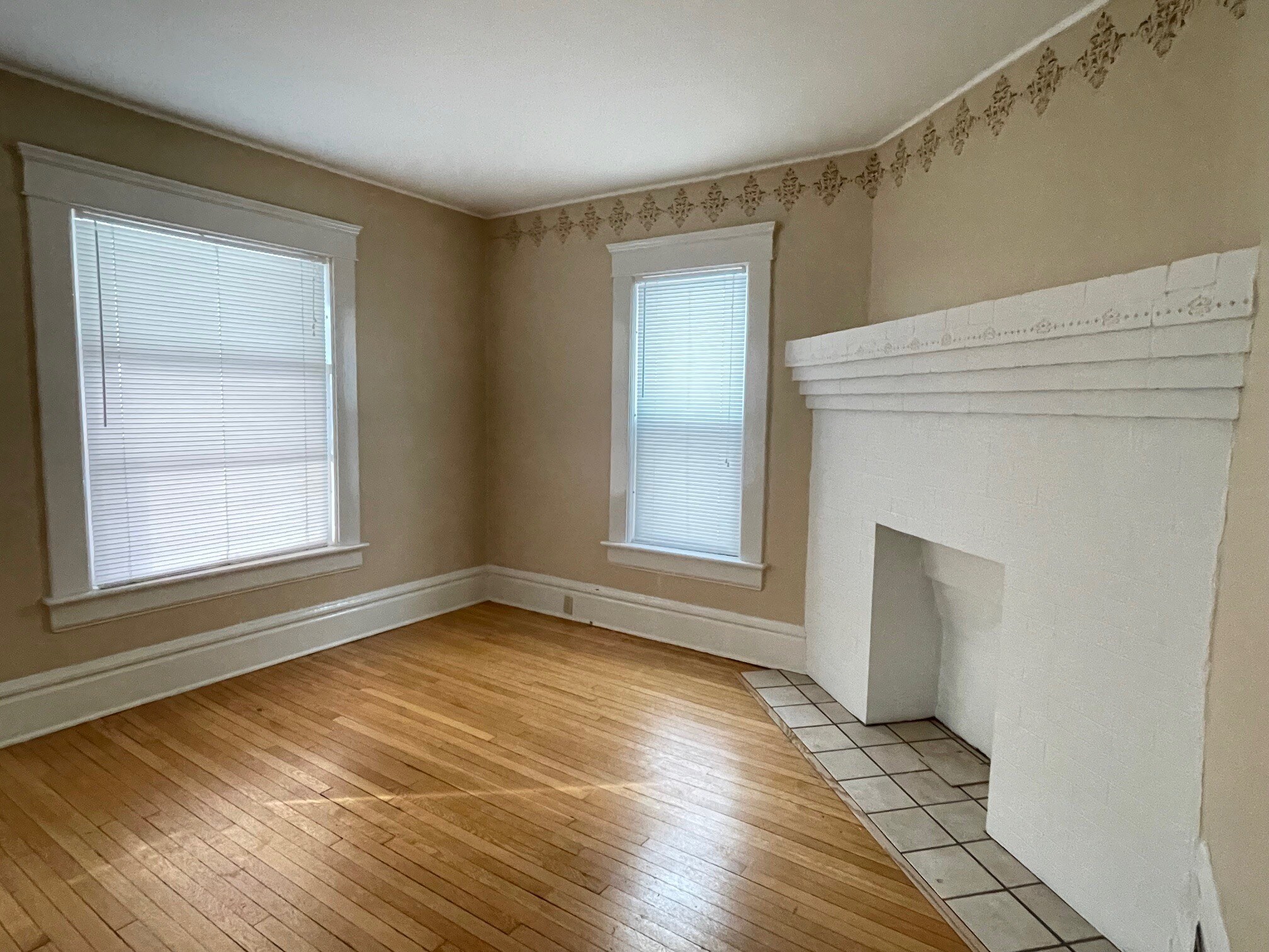 living area - 89 Dick Ave