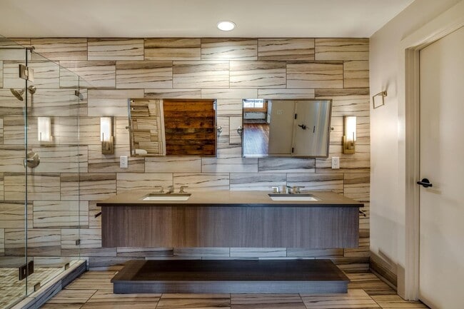 Building Photo - LUXURY   CONDOS IN THE HEART OF ALAMO CITY