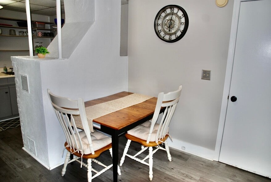 Building Photo - 285 East Side