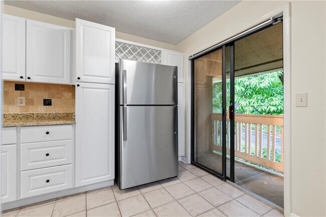 Building Photo - 5137 Roswell Rd NE