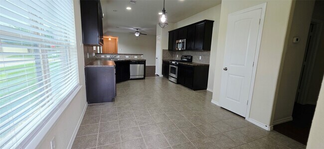 Building Photo - 2767 Morgensen Dr