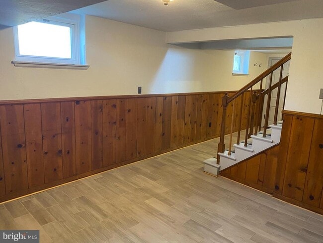 Building Photo - 716 N Overlook Dr