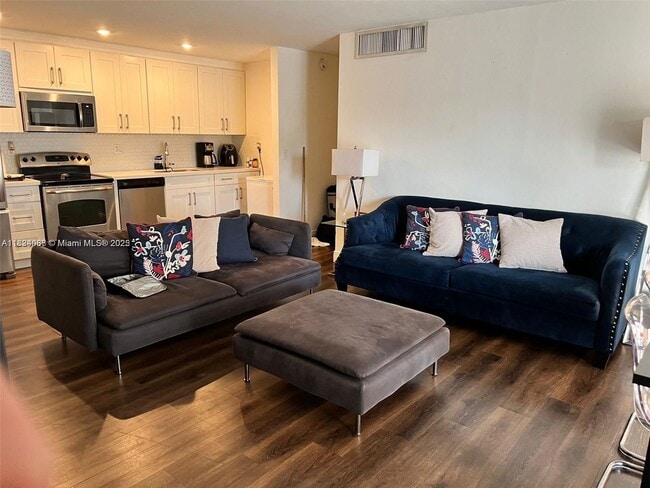 Building Photo - $4460 nw 79th Ave #2A