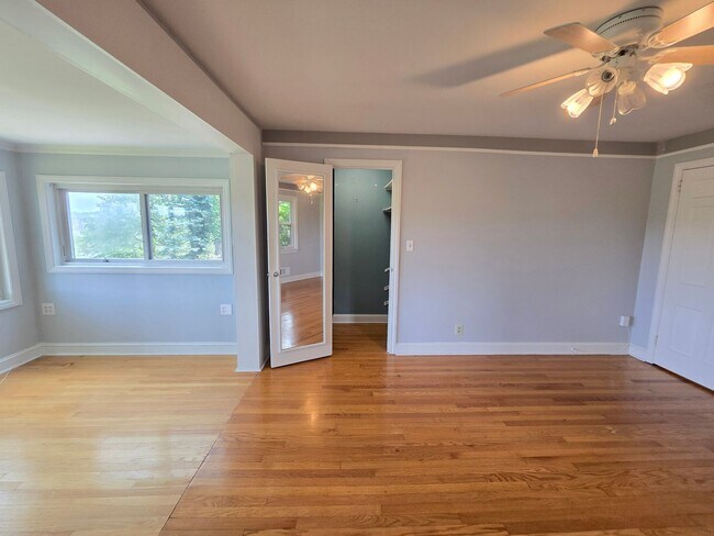 Building Photo - Amazing views overlooking the Raritan River! Commuter delight! Single family home with 2-bedroom,...