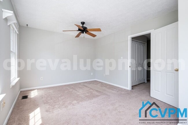 Building Photo - 9438 Fens Hollow