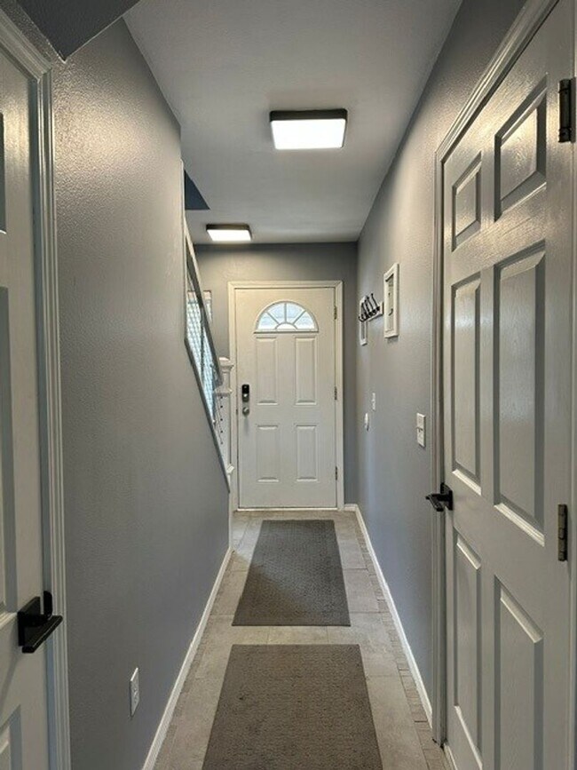 Building Photo - 3Bed, 2Bath Single Family Home in Beautiful Eagle River!!
