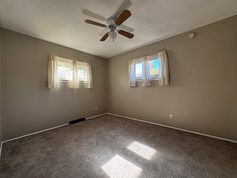 Building Photo - 556 Joshua Dr