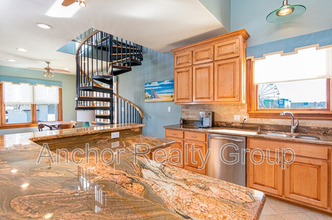 Building Photo - 217 16th St