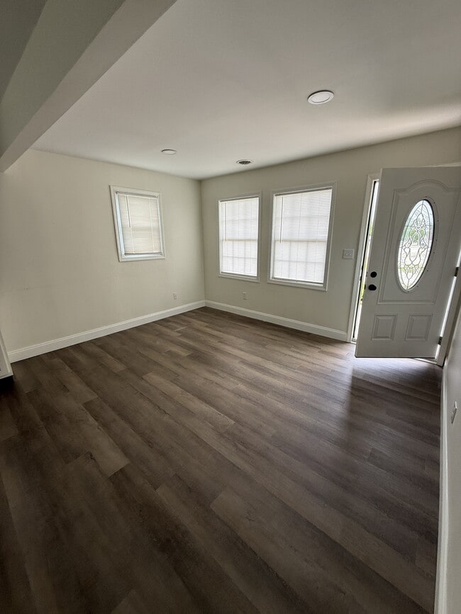 Building Photo - 501 Lincoln St