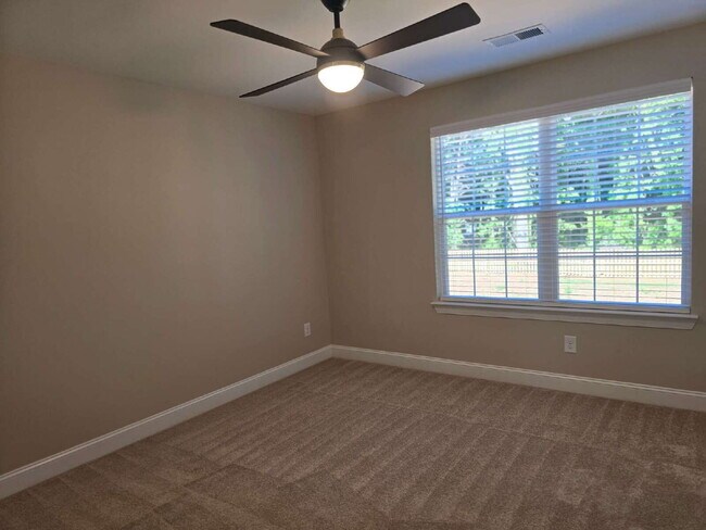 Building Photo - 2 Bedroom Townhomes Near Downtown Mebane for $1495