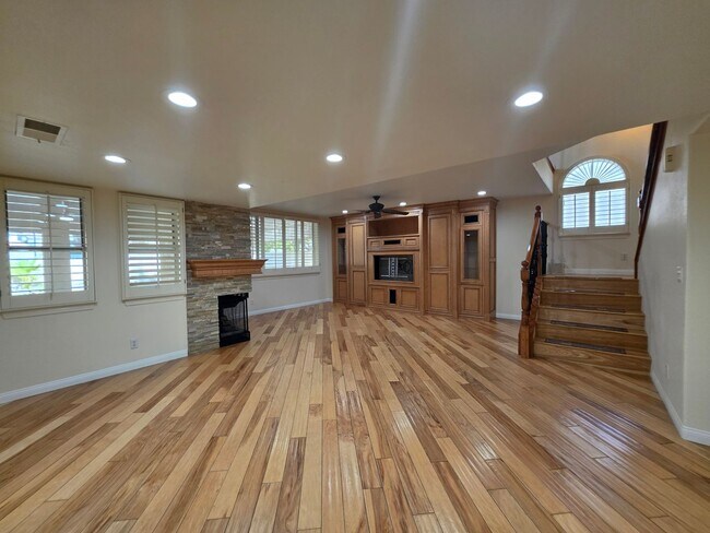 Building Photo - Spacious Home in the Heart of Green Valley