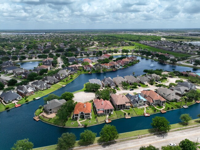 Building Photo - 3010 Blue Lagoon Ct