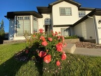 Building Photo - Spacious 4 Bed, 3.5 Bath Home in Eagle Ridge