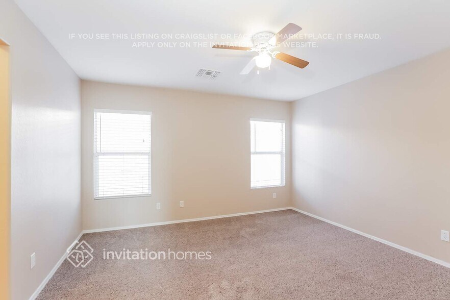 Building Photo - 11718 W Laurel Ln