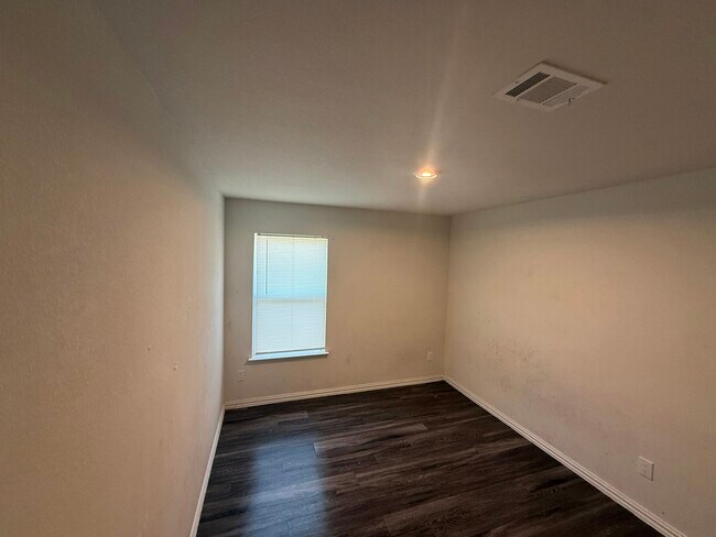 Building Photo - 5509 Nielan St