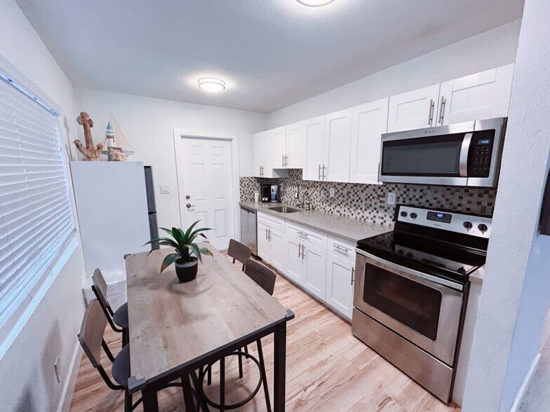 Building Photo - 3316 SE 4th St