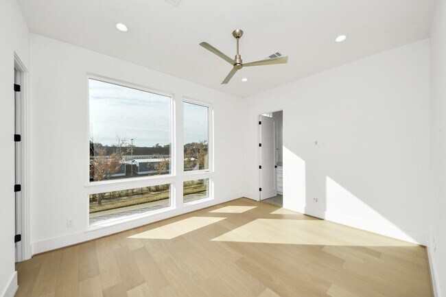 Building Photo - 2232 Swift Blvd