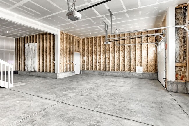 Building Photo - 3 Bedroom 3 Bath home in Raindance