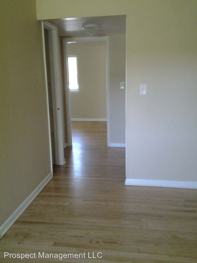 Building Photo - 5345 N Mohawk Ave