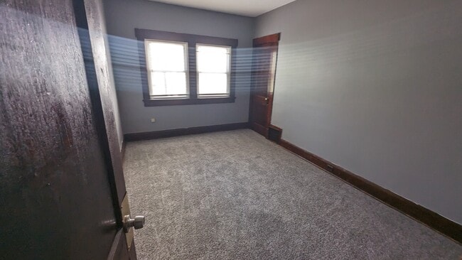 Building Photo - 757 Erie St S