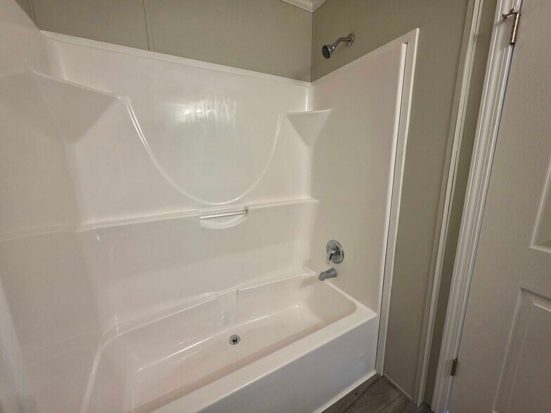 Building Photo - 4620 Hemlock Loop