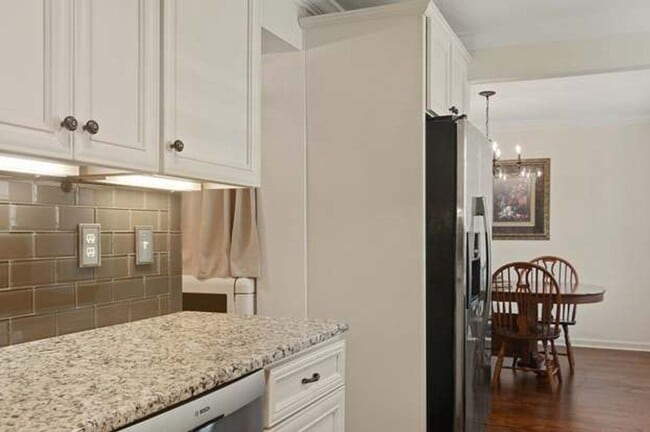 Building Photo - 1 Bedroom Condo - Ready to Move In.