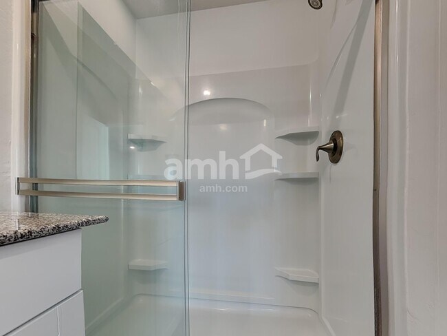 Building Photo - 678 W Bosal Dr