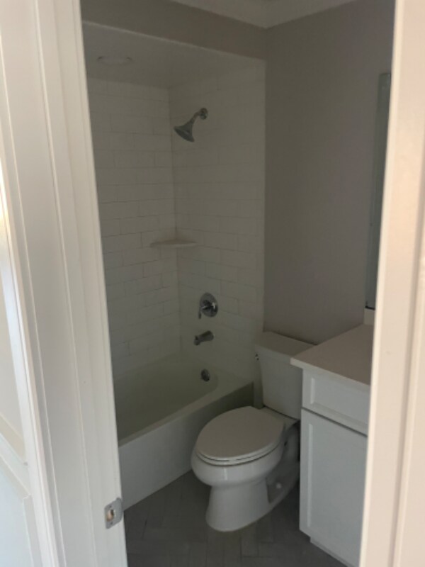 Building Photo - 16 Bartlett Ave