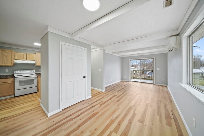 Interior Photo - 3530 West Jolly Road