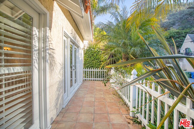 Building Photo - 1628 Benedict Canyon Drive