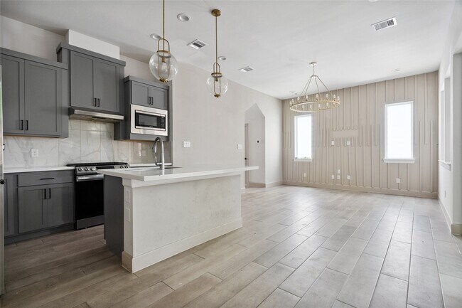 Building Photo - 9551 Neuens Rd