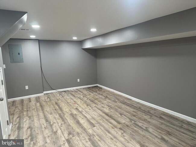 Building Photo - 1438 Knorr St